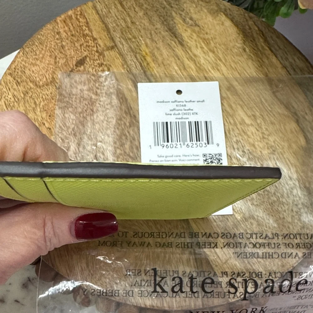Kate Spade Lime Green Saffiano Leather Card Holder NWT - Picture 5 of 7
